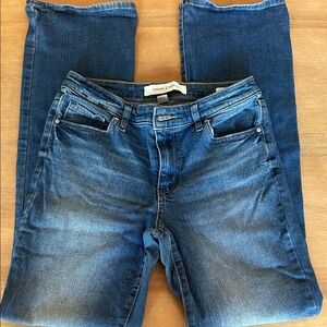 Vintage America. Vintage boot-y. Blue Denim Jeans. Beautiful pockets details.